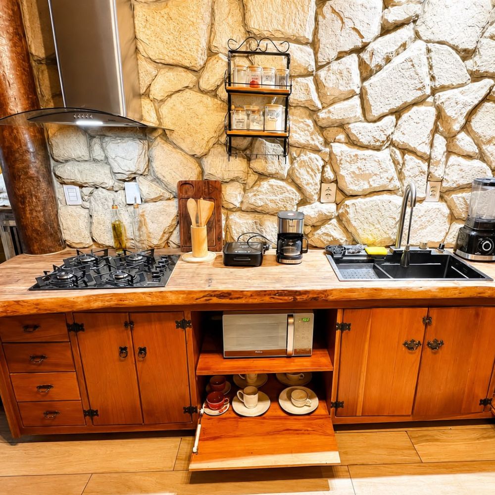 Cozinha equipada do Chalés La Montagna em Santa Teresa ES